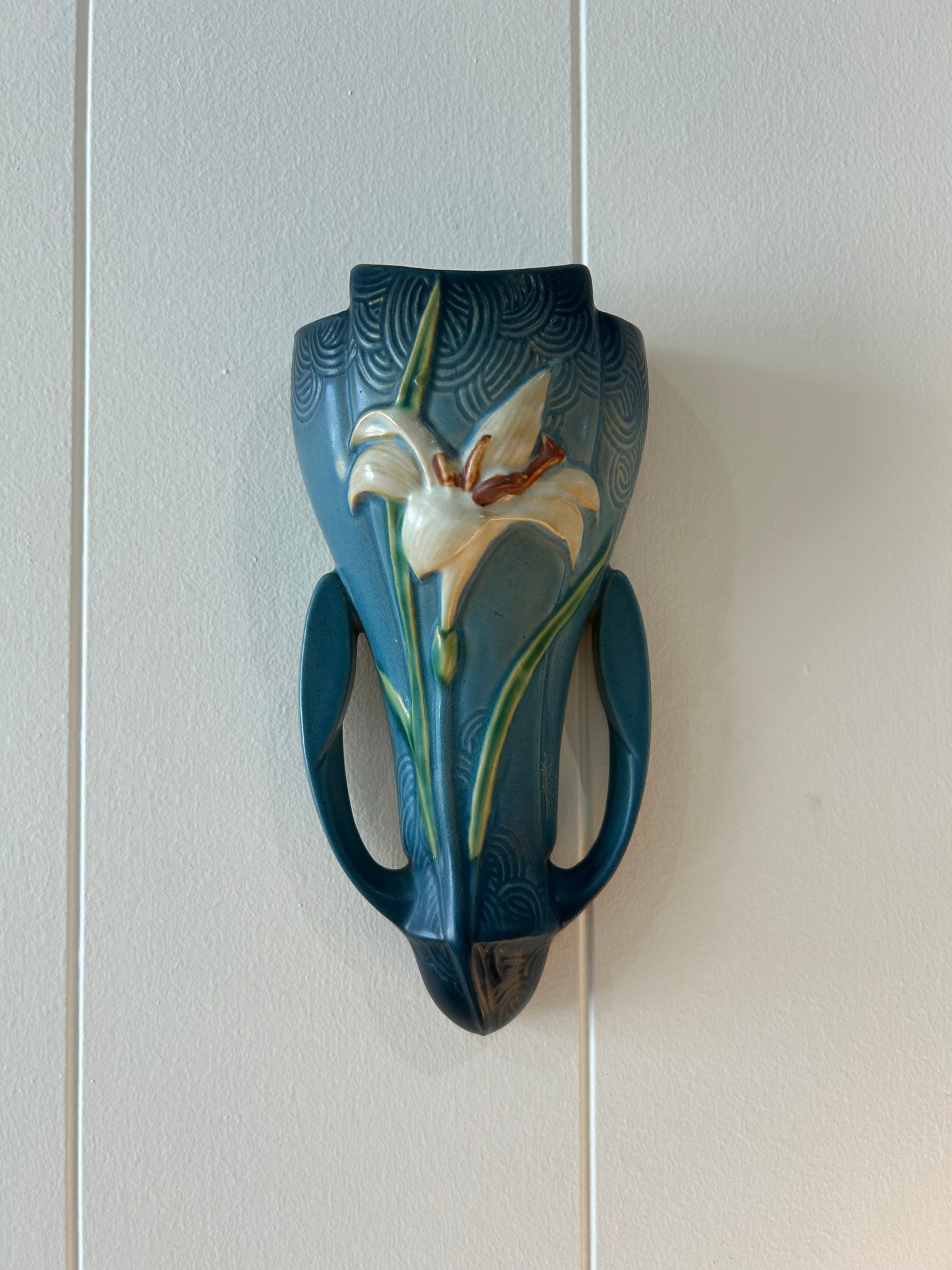 Roseville Lily Wall Pocket