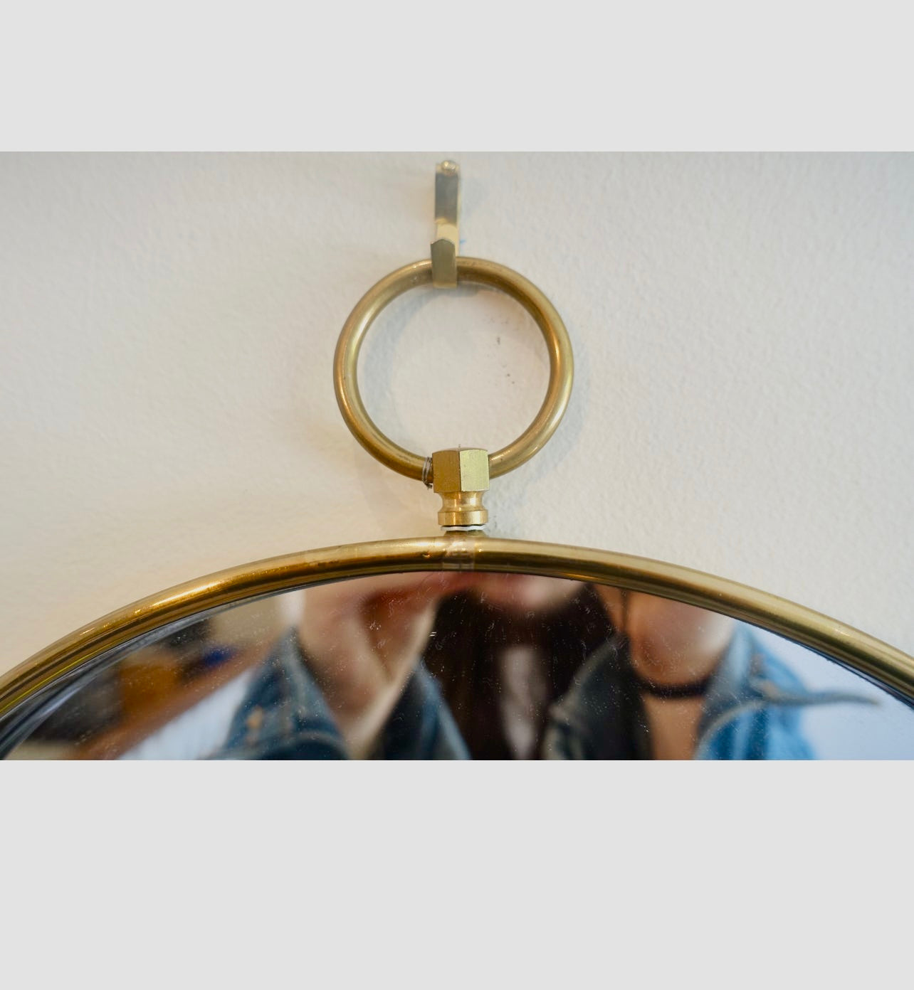 Mid Century brass round wall mirror 12” in diameter