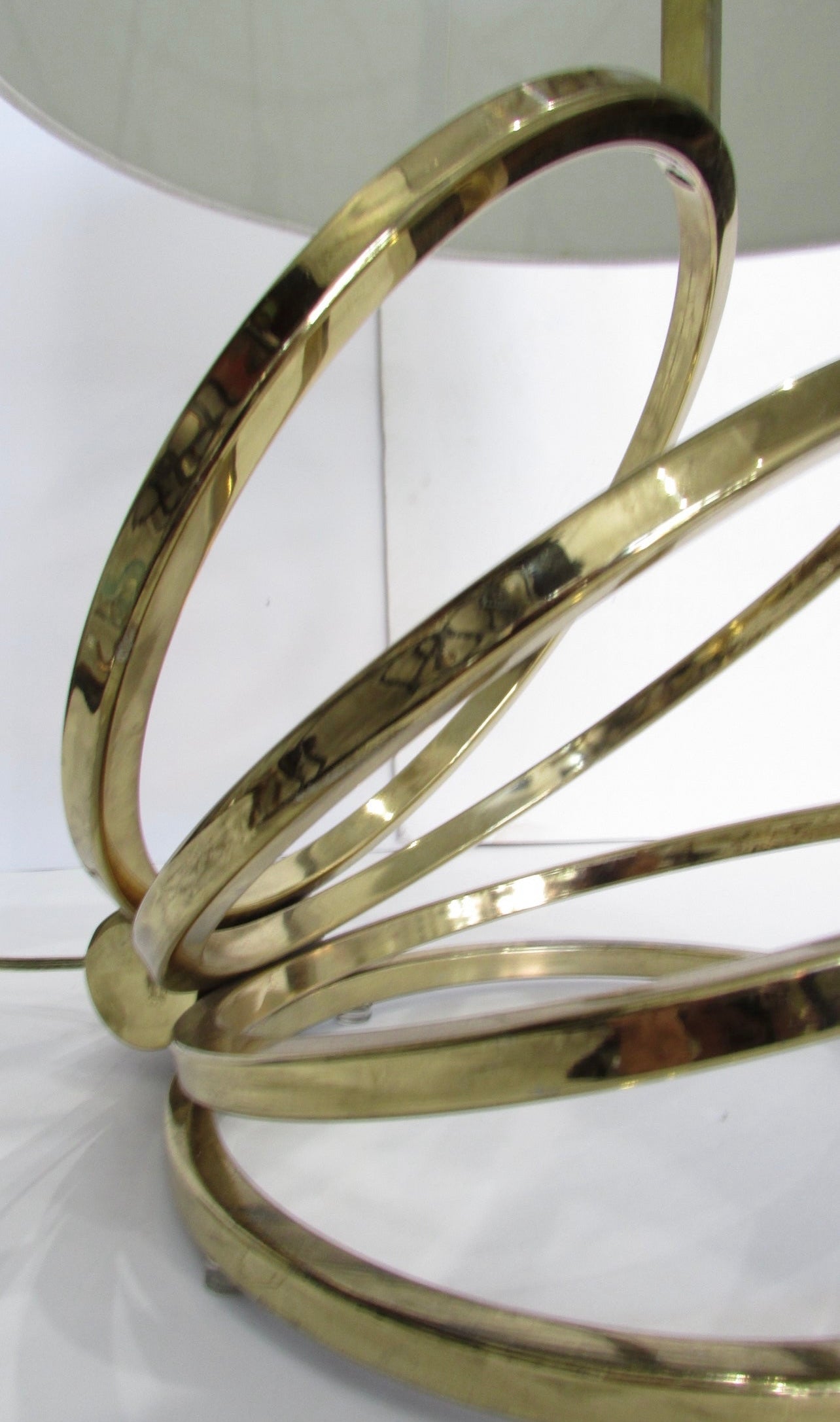 Vintage brass circles table lamp